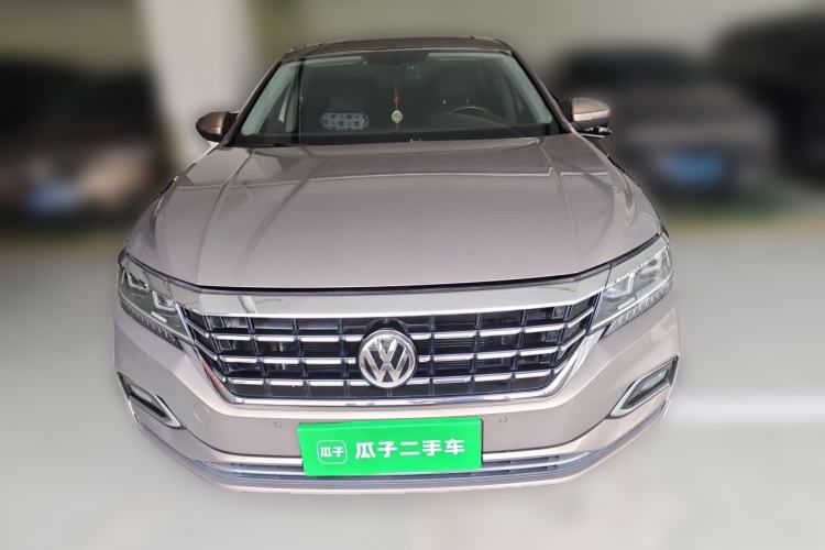 Used Volkswagen Passat 2020 330TSI Luxury Edition China VI Front