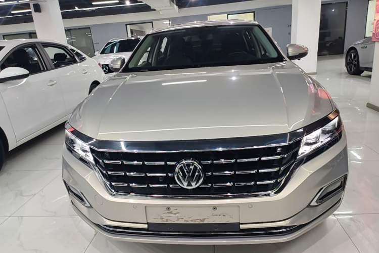 Used Volkswagen Passat 2020 330TSI Elite Edition China VI Front