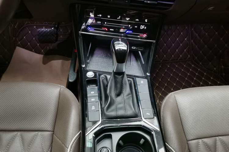 Used Volkswagen Passat 2020 330TSI Luxury Edition China VI Gear Lever