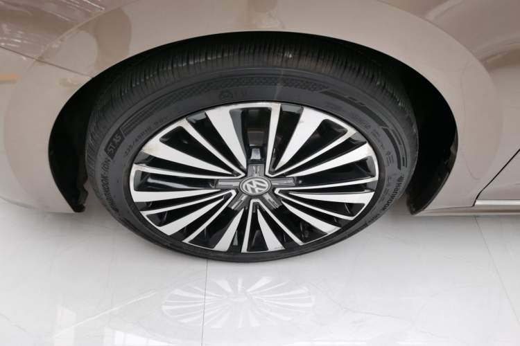 Used Volkswagen Passat 2020 330TSI Luxury Edition China VI Left Front Wheel Hub