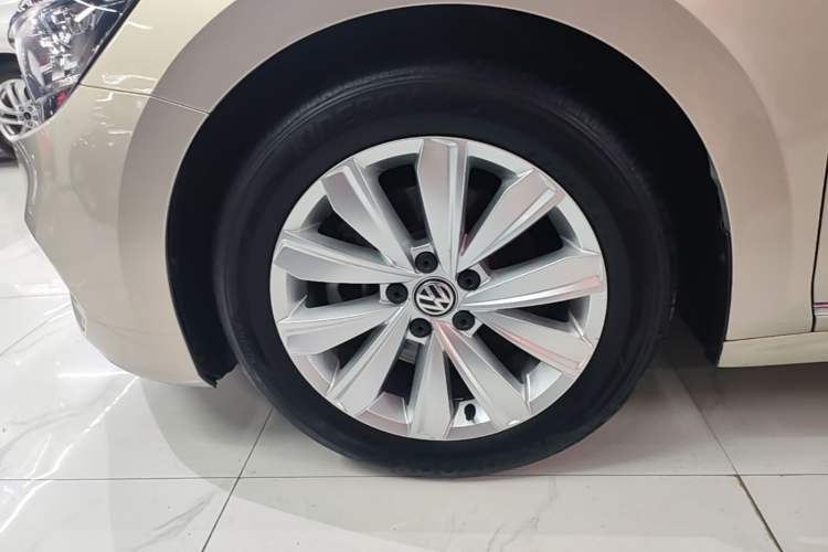 Used Volkswagen Passat 2020 330TSI Elite Edition China VI Left Front Wheel Hub