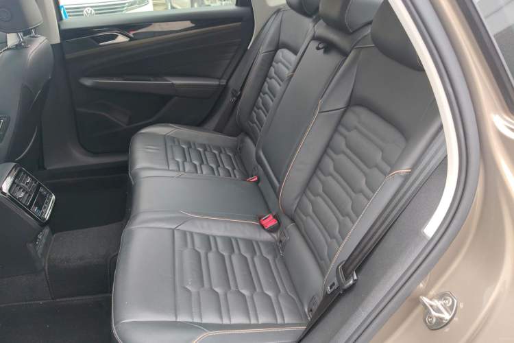 Used Volkswagen Passat 2020 Facelift 330TSI Elite Edition China VI Standard Left Rear Seat