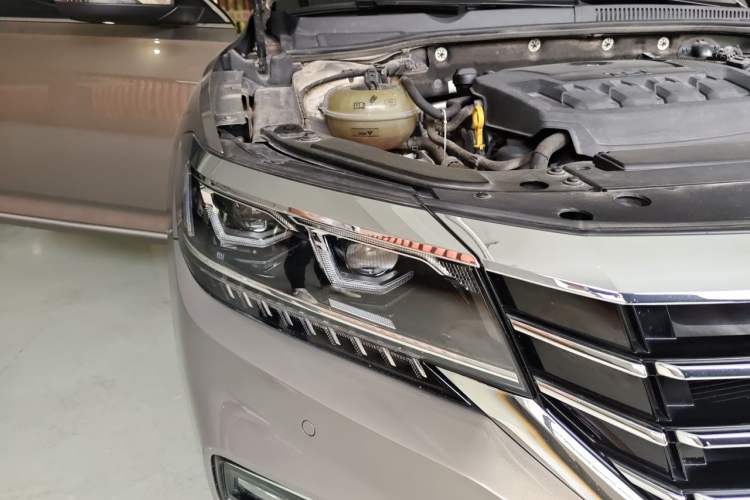 Used Volkswagen Passat 2020 330TSI Luxury Edition China VI Right Front Headlight