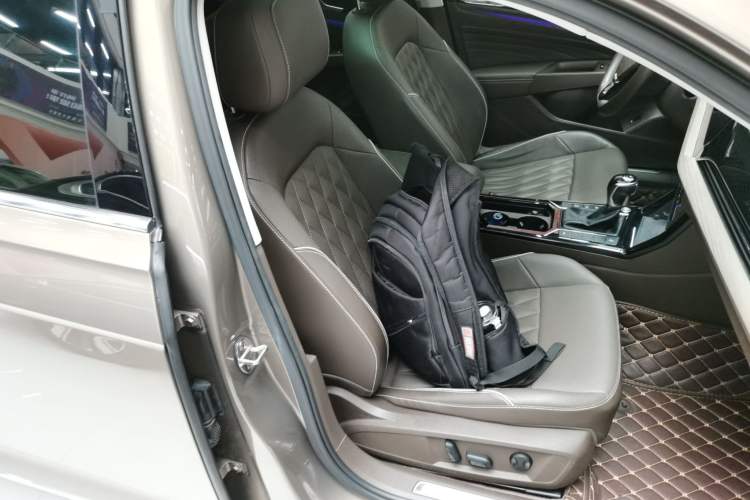 Used Volkswagen Passat 2020 330TSI Luxury Edition China VI Right Front Seat