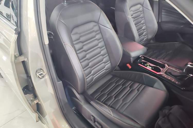 Used Volkswagen Passat 2020 330TSI Elite Edition China VI Right Front Seat