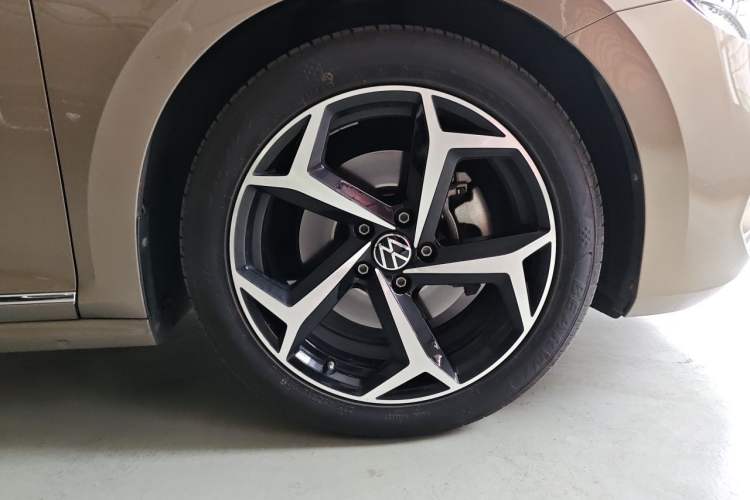 Used Volkswagen Passat 2020 330TSI Luxury Edition China VI Right Front Wheel Hub