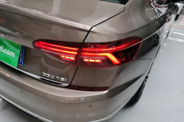 Used Volkswagen Passat 2020 330TSI Luxury Edition China VI Right Rear Taillight