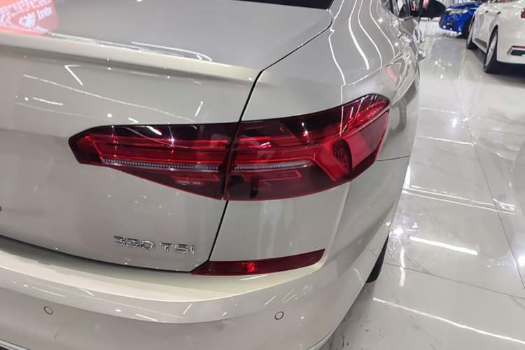 Used Volkswagen Passat 2020 330TSI Elite Edition China VI Right Rear Taillight