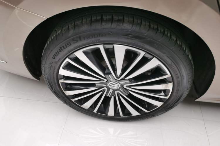Used Volkswagen Passat 2020 330TSI Luxury Edition China VI Right Rear Wheel Hub