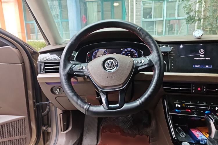 Used Volkswagen Passat 2020 330TSI Luxury Edition China VI Steering Wheel