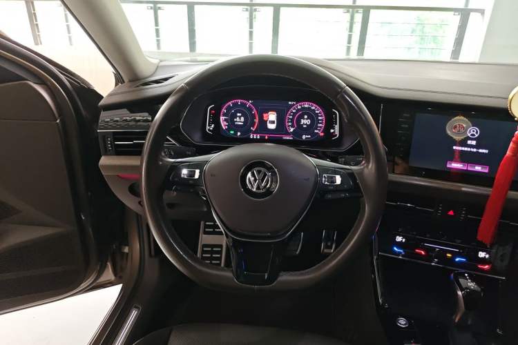 Used Volkswagen Passat 2020 330TSI Luxury Edition China VI Steering Wheel