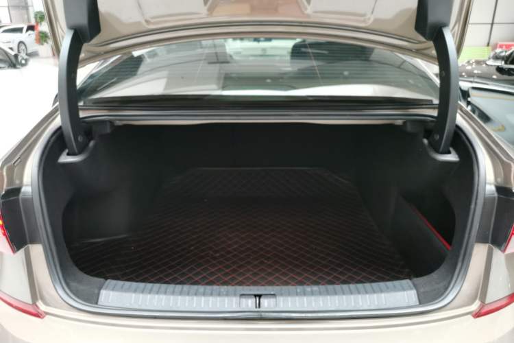 Used Volkswagen Passat 2020 330TSI Luxury Edition China VI Trunk
