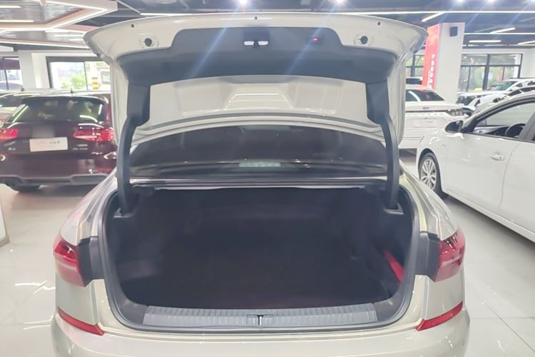 Used Volkswagen Passat 2020 330TSI Elite Edition China VI Trunk