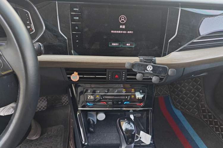 Used Volkswagen Passat 2021 330TSI Luxury Edition Audio And AC Panel