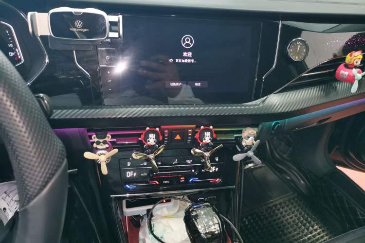 Used Volkswagen Passat 2021 330TSI Luxury Edition Audio And AC Panel