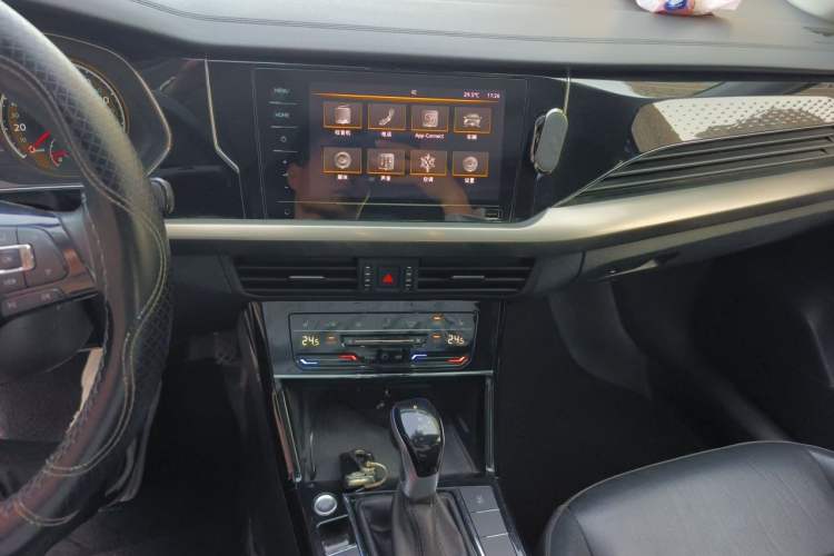 Used Volkswagen Passat 2021 330TSI Elite Edition Audio And AC Panel