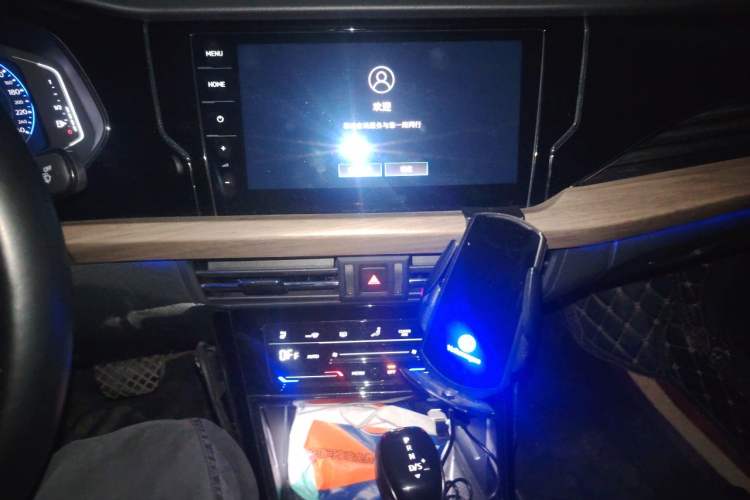 Used Volkswagen Passat 2021 330TSI Luxury Edition Audio And AC Panel