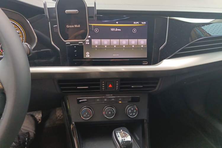 Used Volkswagen Passat 2021 330TSI Elite Edition Audio And AC Panel