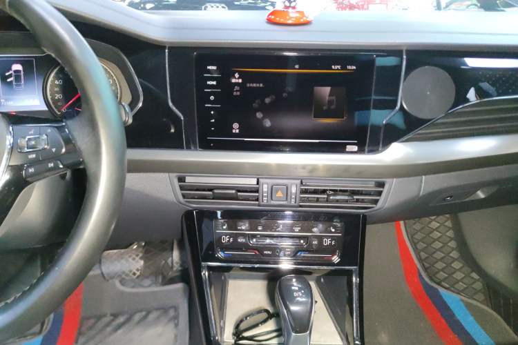 Used Volkswagen Passat 2021 330TSI Elite Edition Audio And AC Panel