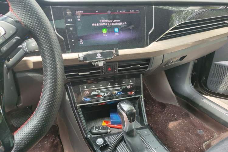 Used Volkswagen Passat 2021 330TSI Luxury Edition Audio And AC Panel