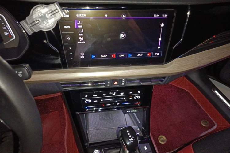 Used Volkswagen Passat 2021 330TSI Luxury Edition Audio And AC Panel
