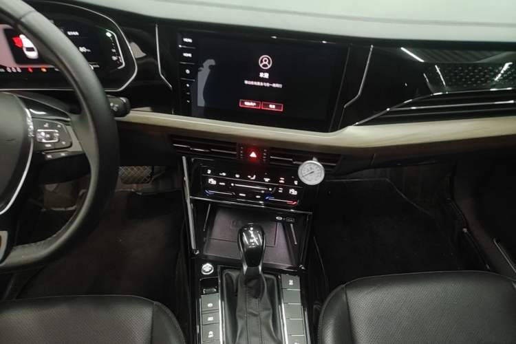 Used Volkswagen Passat 2021 330TSI Luxury Edition Audio And AC Panel