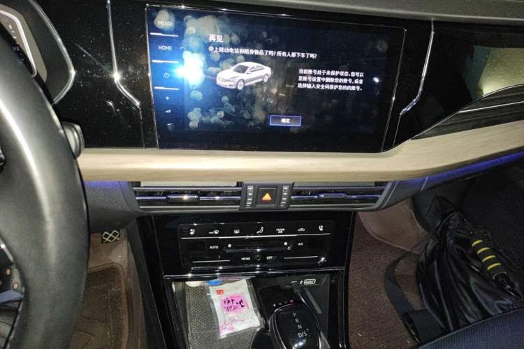 Used Volkswagen Passat 2021 330TSI Luxury Edition Audio And AC Panel