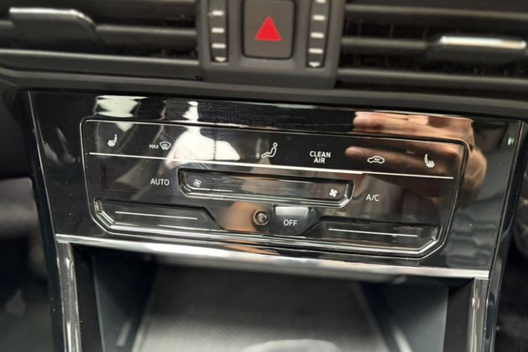 Used Volkswagen Passat 2021 330TSI Elite Edition Audio And AC Panel