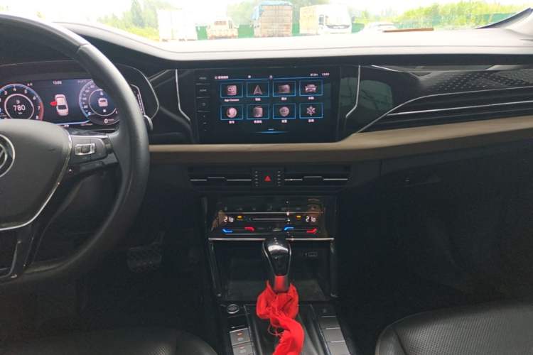 Used Volkswagen Passat 2021 330TSI Luxury Edition Audio And AC Panel