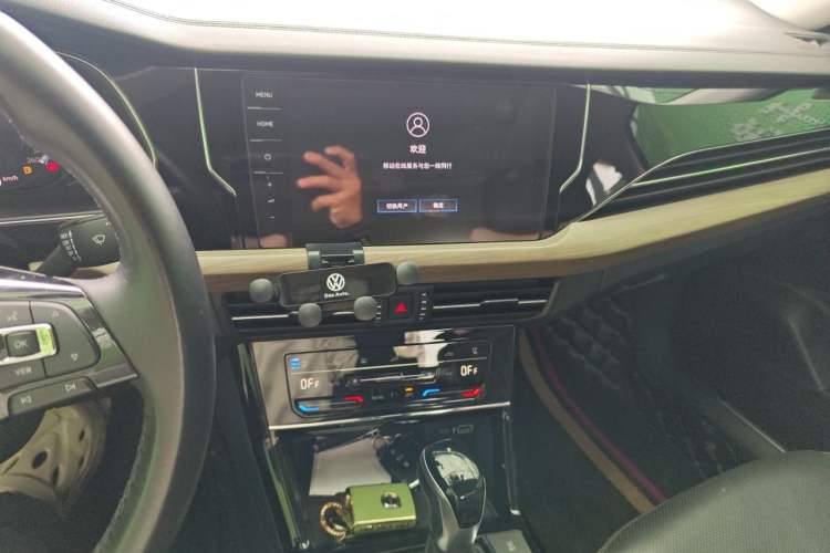 Used Volkswagen Passat 2021 330TSI Luxury Edition Audio And AC Panel