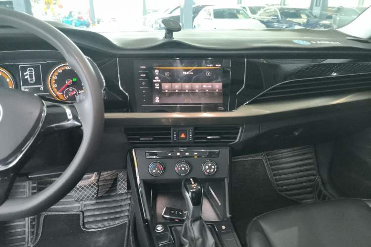 Used Volkswagen Passat 2021 280TSI Business Edition Audio And AC Panel