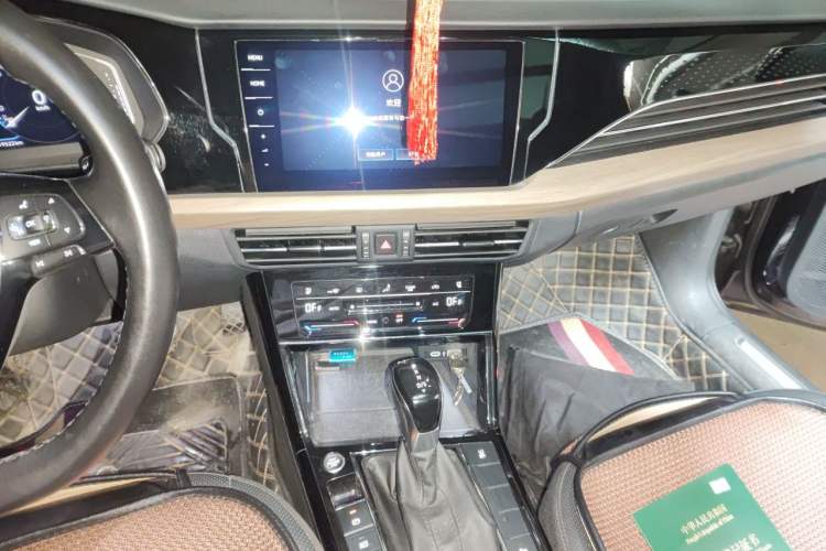Used Volkswagen Passat 2021 330TSI Luxury Edition Audio And AC Panel