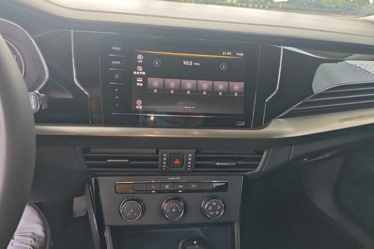 Used Volkswagen Passat 2021 280TSI Business Edition Audio And AC Panel