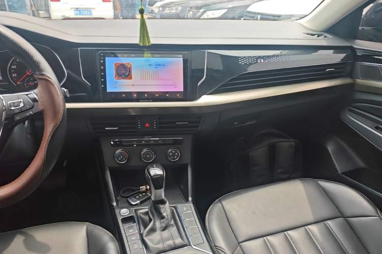 Used Volkswagen Passat 2021 280TSI Business Edition Audio And AC Panel