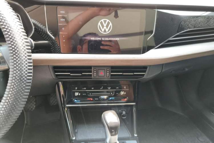 Used Volkswagen Passat 2021 330TSI Luxury Edition Audio And AC Panel