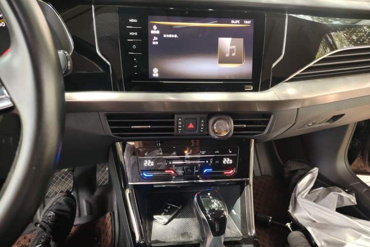 Used Volkswagen Passat 2021 330TSI Elite Edition Audio And AC Panel