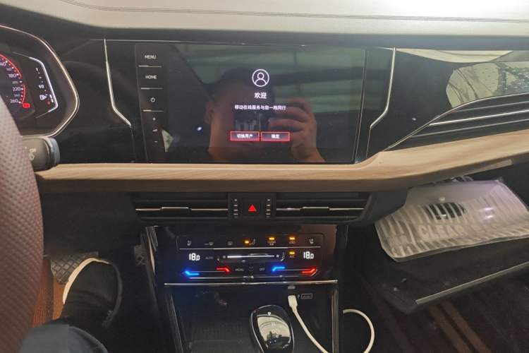 Used Volkswagen Passat 2021 330TSI Luxury Edition Audio And AC Panel