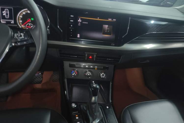 Used Volkswagen Passat 2021 280TSI Business Edition Audio And AC Panel