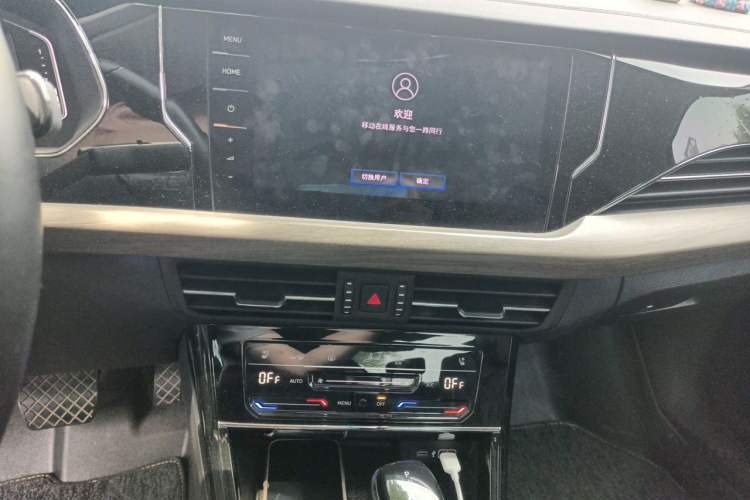 Used Volkswagen Passat 2021 330TSI Luxury Edition Audio And AC Panel