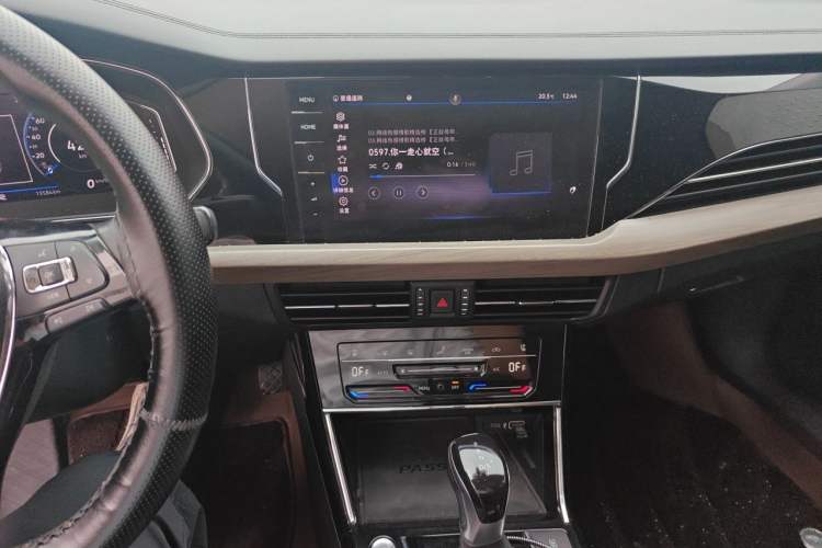 Used Volkswagen Passat 2021 330TSI Luxury Edition Audio And AC Panel