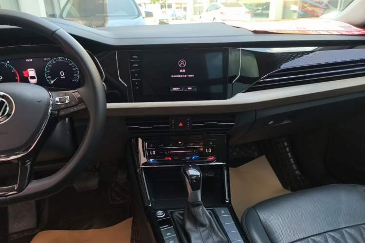 Used Volkswagen Passat 2021 330TSI Luxury Edition Audio And AC Panel