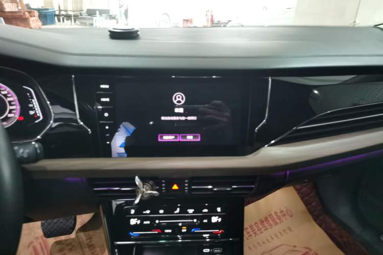 Used Volkswagen Passat 2021 330TSI Luxury Edition Audio And AC Panel