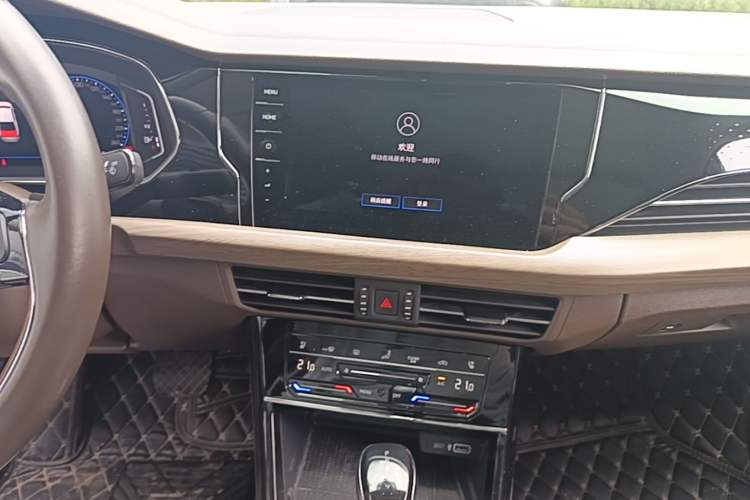 Used Volkswagen Passat 2021 380TSI Flagship Edition Audio And AC Panel