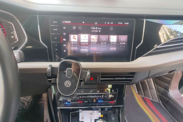Used Volkswagen Passat 2021 330TSI Luxury Edition Audio And AC Panel