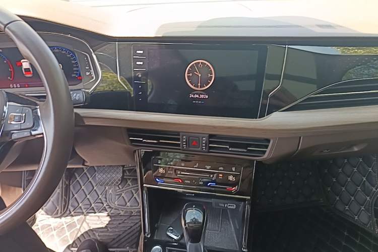 Used Volkswagen Passat 2021 380TSI Flagship Edition Audio And AC Panel