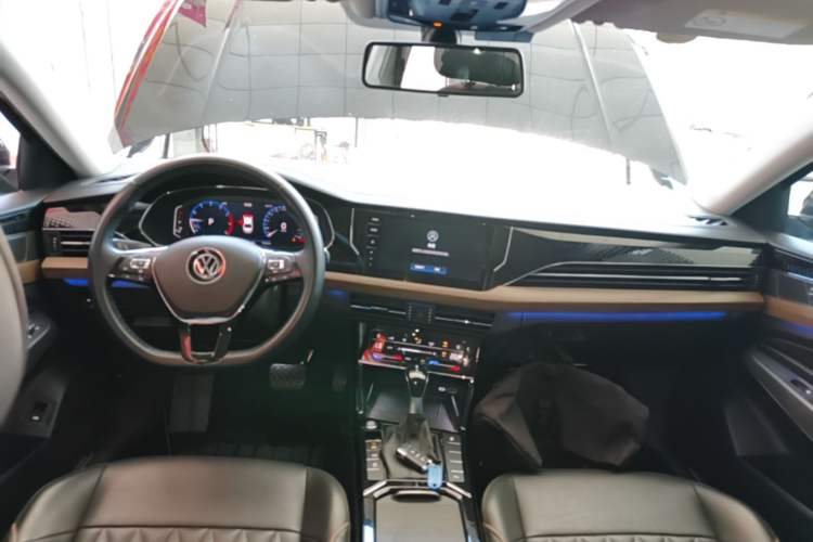 Used Volkswagen Passat 2021 380TSI Luxury Edition Center Console