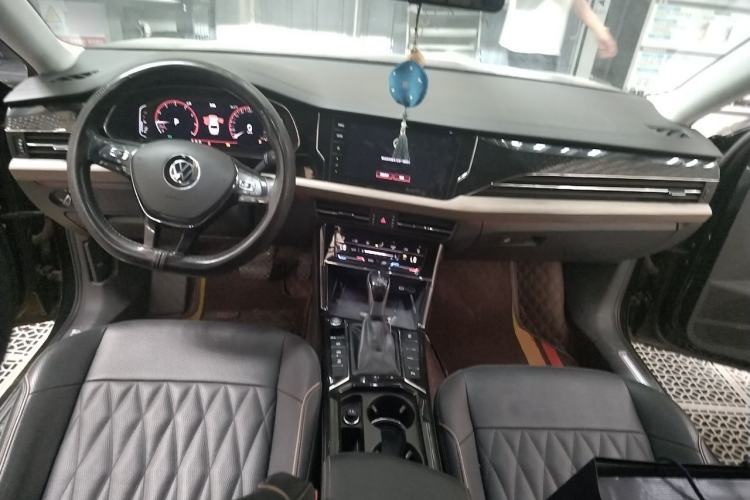 Used Volkswagen Passat 2021 330TSI Luxury Edition Center Console