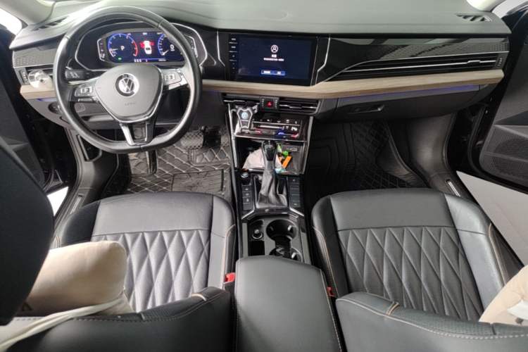 Used Volkswagen Passat 2021 330TSI Elite Edition Center Console