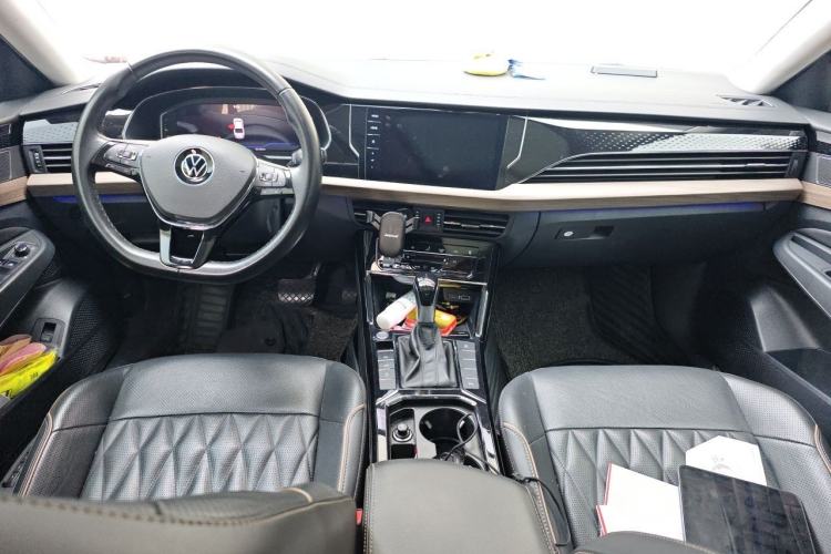 Used Volkswagen Passat 2021 330TSI Luxury Edition Center Console