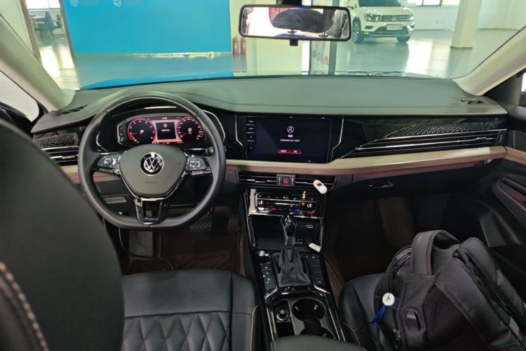 Used Volkswagen Passat 2021 330TSI Luxury Edition Center Console